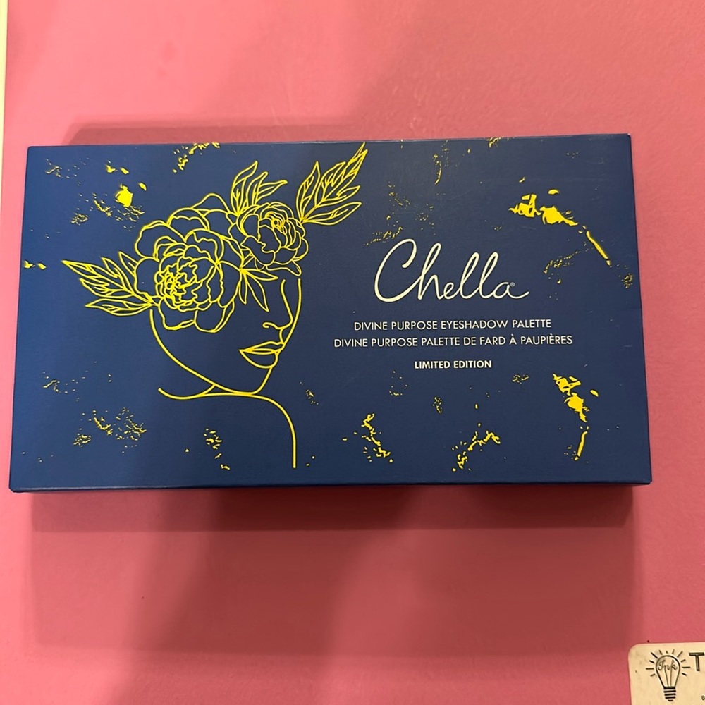 Chella eyeshadow palette,, 8 shades,, perfect for a festival or fun activities